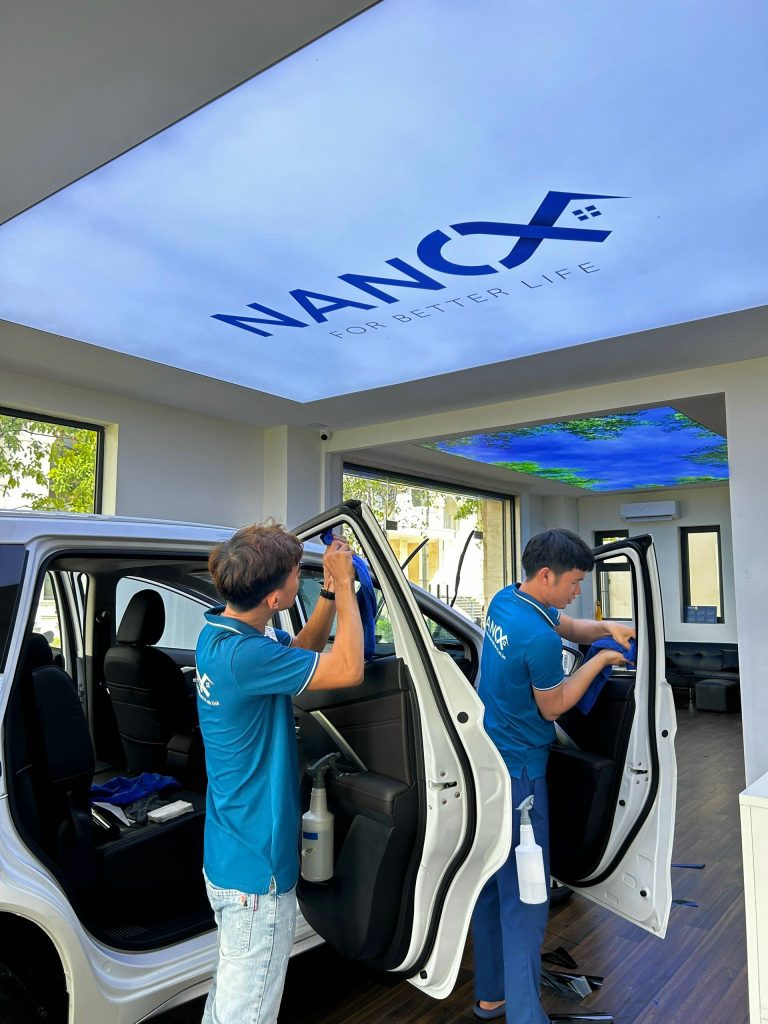 Thi công dán phim cách nhiệt ô tô